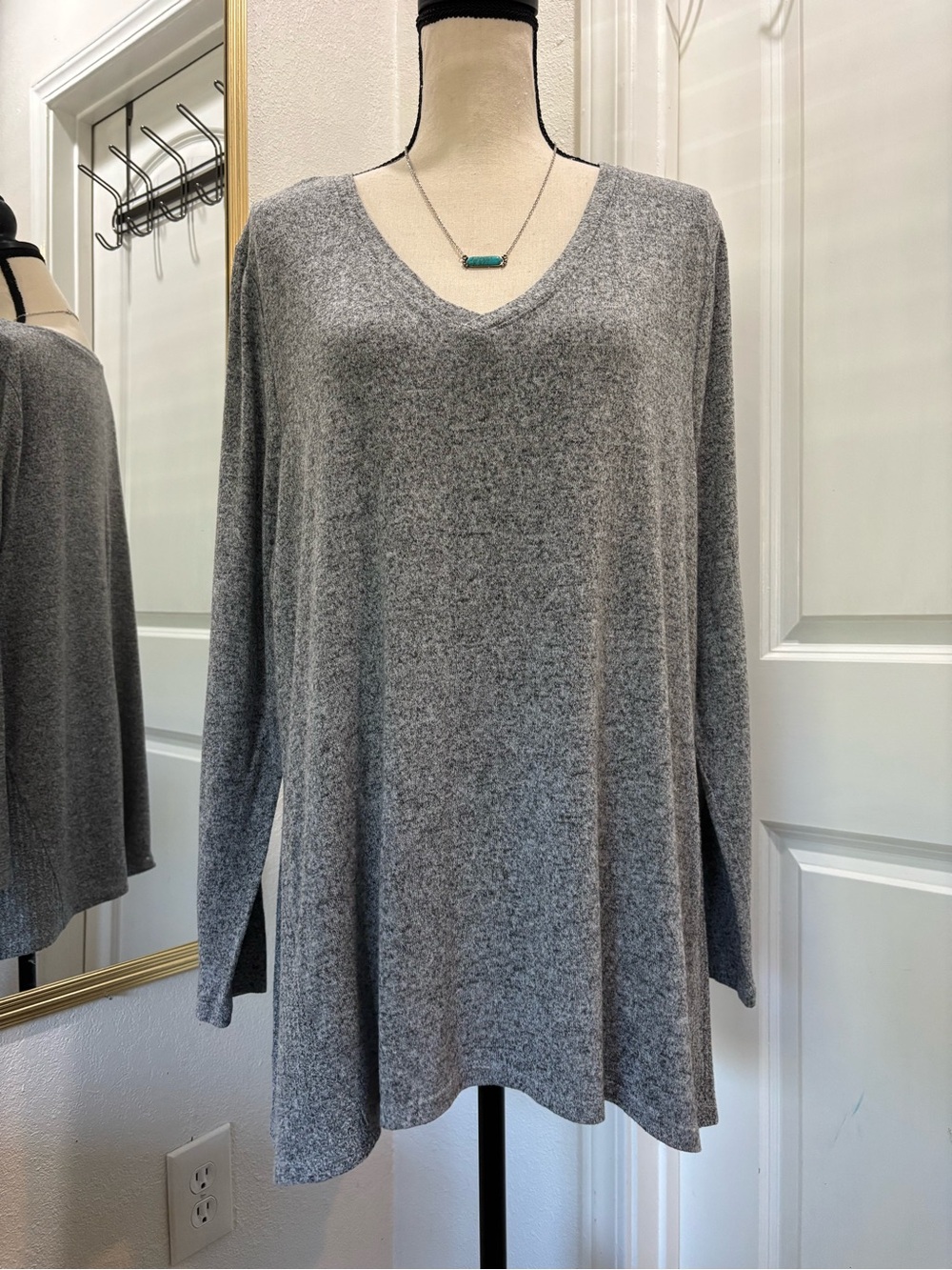Lane Bryant 18/20 Heather Gray V-Neck Long Sleeve Knit Top